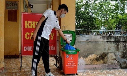 Sáng chế thùng rác thông minh của nhóm sinh viên trường Đại học Sư phạm Kỹ thuật, Đại học Đà Nẵng mang tính ứng dụng cao trong cuộc sống. Ảnh: NVCC