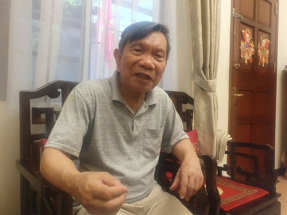 Thiếu tướng Phan Khắc Hải - nguyên Thứ trưởng Bộ Văn hóa Thông tin trao đổi với Lao Động. Ảnh: Phạm Đông