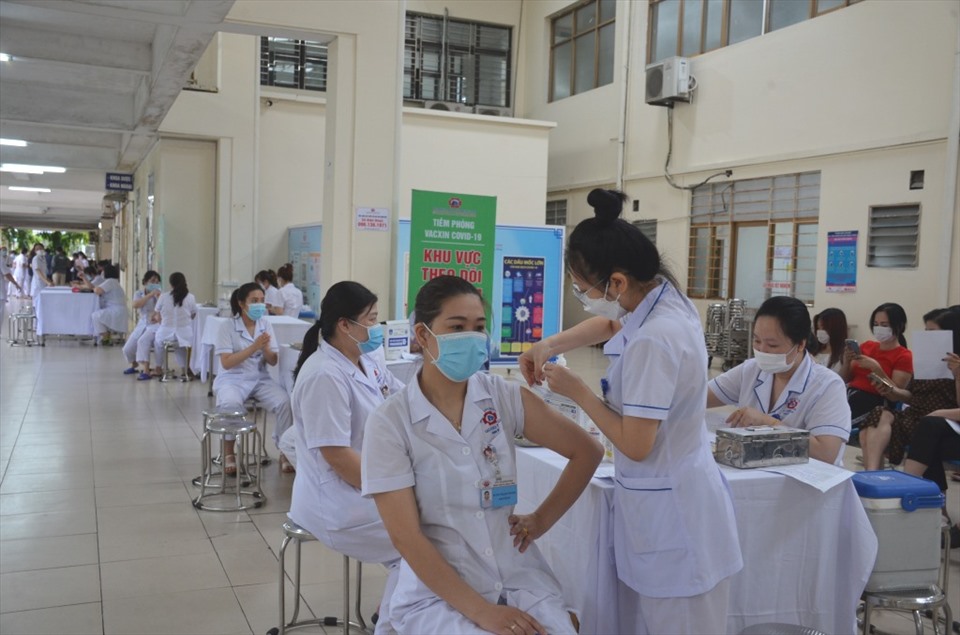 Quảng Ninh bắt đầu tiêm vaccine phòng COVID-19 mũi 4