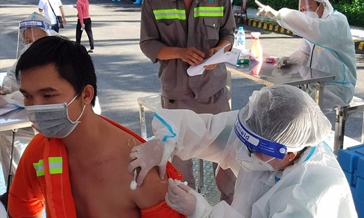 Còn tồn trên 1,2 triệu liều, tỉnh Bạc Liêu đề nghị tăng cường tiêm vaccine phòng COVID-19. Ảnh: Nhật Hồ