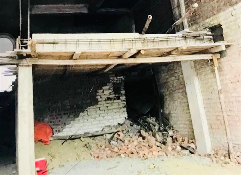 Công trình xây dựng ở Thụy Khuê vẫn còn ngổn ngang. Ảnh: AT