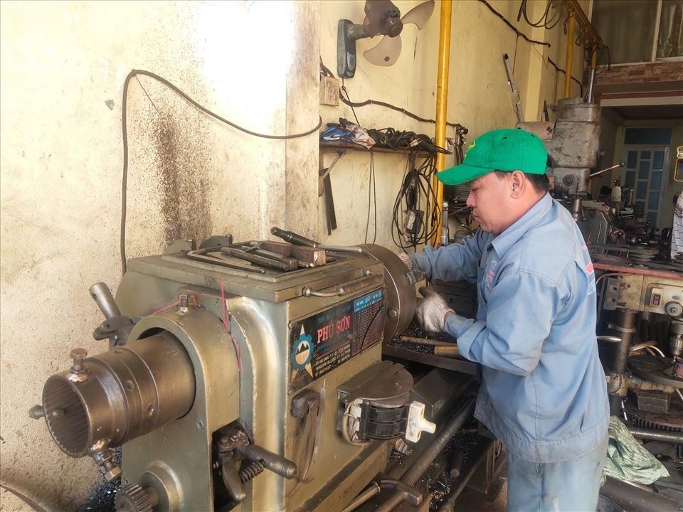 Việc tiếp cận thông tin mua nhà ở xã hội đối với người lao động không hề dễ dàng. Ảnh: Th.N