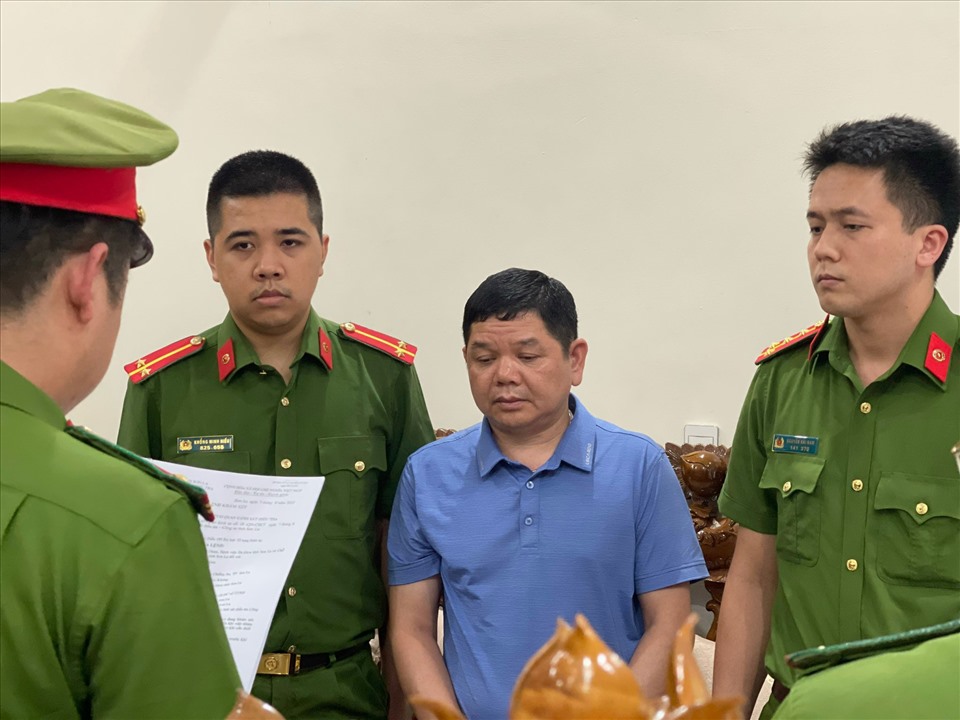 Bắt Trưởng khoa của Bệnh viện Sơn La vì nhận hối lộ khi mua kit test Việt Á