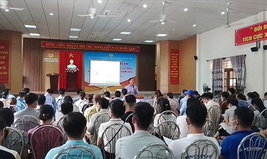 Công đoàn Khu CNC&CKCN Đà Nẵng tập huấn công tác an toàn vệ sinh lao động và phòng cháy chữa cháy năm 2022 cho khoảng 100 cán bộ công đoàn cơ sở. Ảnh: Tường Minh