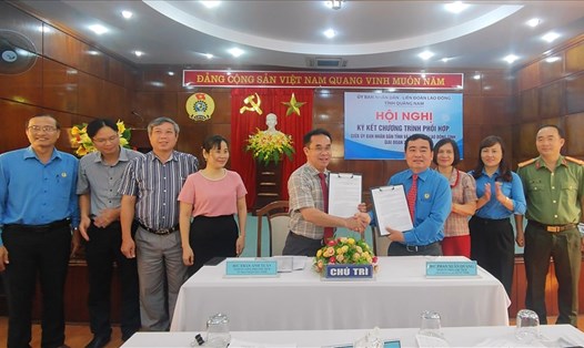 Liên đoàn Lao động tỉnh Quảng Nam ký kết quy chế phối hợp giữa UBND tỉnh giai đoạn 2022 - 2026. Ảnh: Thanh Chung