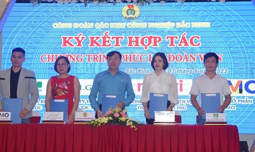 Lãnh đạo Công đoàn các Khu công nghiệp tỉnh Bắc Ninh ký kết hợp tác chương trình phúc lợi cho đoàn viên công đoàn và người lao động với các đơn vị, doanh nghiệp.