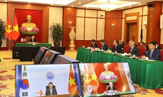Tổng Bí thư Nguyễn Phú Trọng hội đàm cấp cao trực tuyến với Tổng thống Hàn Quốc Yoon Suk-yeol. Ảnh: TTXVN