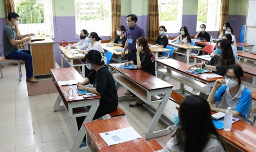 Kỳ thi tốt nghiệp THPT năm 2022, thí sinh phải để đồ cách phòng thi tối thiểu 25m. Ảnh: Hải Nguyễn