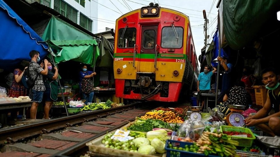 Thai railway market 