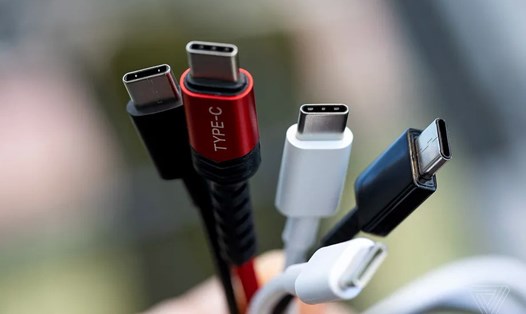 USB-C là chuẩn sạc chung trên thiết bị điện tử tại Châu Âu. Ảnh: The Verge