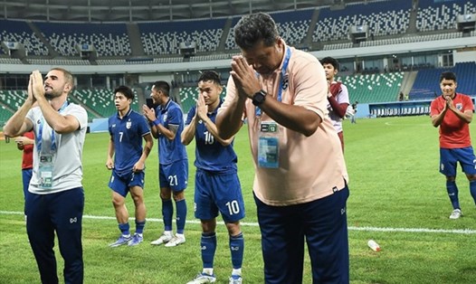 Huấn luyện viên Worrawoot Srimaka thất vọng khi U23 Thái Lan không có lực lượng mạnh nhất ở trận đấu gặp U23 Hàn Quốc. Ảnh: FAT