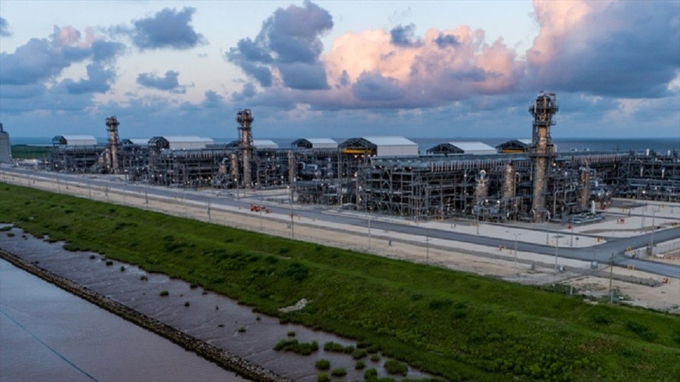 Explosion of leading large LNG plant cripples US gas exports