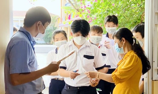 Ngày 9.6 các trưởng THPT trong tỉnh Bạc Liêu đồng loạt tổ chức thi tuyển sinh vào lớp 10. Ảnh: Khánh Châu