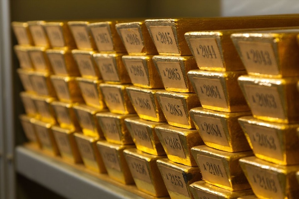 Countries increase gold reserves amid crisis fears