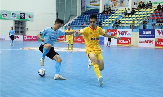 Hưng Gia Khang Đắk Lắk (áo vàng) thắng đậm Vietfootball. Ảnh: VFF