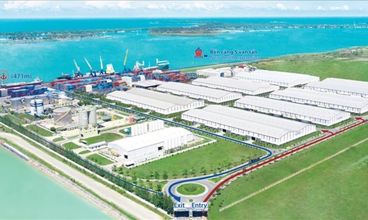 Cảng Chu Lai đang từng bước xây dựng bến Cảng 5 vạn tấn thực hiện mục tiêu trở thành cửa ngõ giao thương của Miền Trung, Việt Nam.