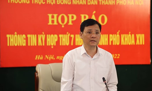 Phó Chủ tịch HĐND TP Hà Nội Phạm Quí Tiên trả lời phóng viên tại họp báo. Ảnh: P.Đ