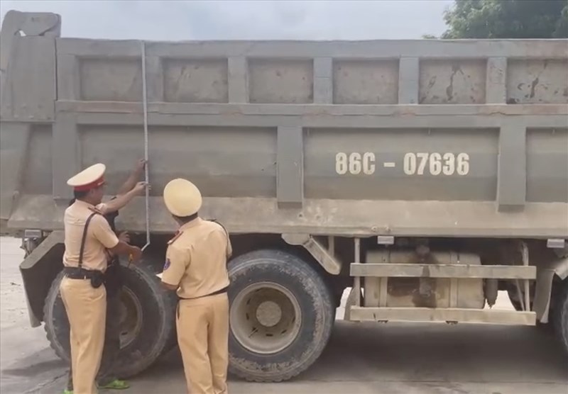 Bình Thuận: Xử lý nghiêm hàng chục xe ben cơi nới thùng, chở quá tải