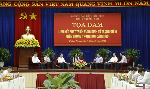 Tỉnh ủy Quảng Nam tổ chức tọa đàm "liên kết phát triển vùng kinh tế trong điểm miền Trung trong bối cảnh mới". Ảnh: Thanh Chung