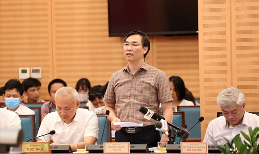 Phó Giám đốc Sở GTVT Hà Nội Trần Hữu Bảo thông tin tại họp báo. Ảnh: PV