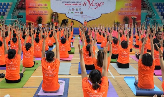 Hơn 600 người tham gia đồng diễn trong ngày hội Yoga tại Bà Rịa - Vũng Tàu. Ảnh: T.A