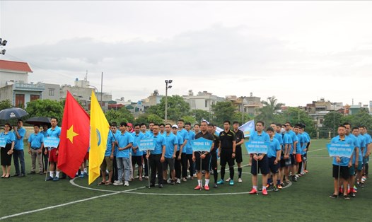 Các đội bóng tham gia khai mạc giải bóng đá công nhân lao động năm 2022 do LĐLĐ tỉnh Thái Bình tổ chức. Ảnh: B.M
