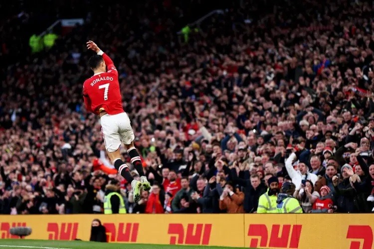 Ảnh hưởng ngoài sân cỏ của Ronaldo với M.U lớn đến đâu?