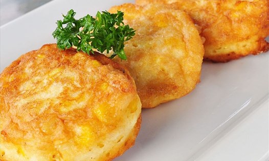 Món bánh bắp khoai tây chiên thơm ngon, hấp dẫn. Ảnh: Allrecipes