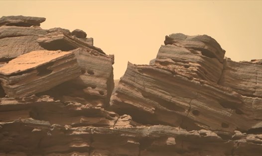 Những tảng đá nhiều lớp trên sao Hỏa được tàu thám hiểm chụp lại. Ảnh: NASA