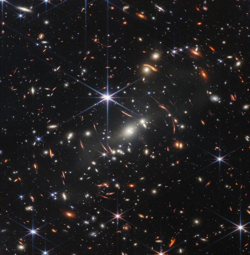 Siêu kính James Webb đã đưa chúng ta tiến gần hơn tới việc khám phá những bí mật về Vũ trụ. Hãy cùng xem những hình ảnh đầy kinh ngạc của nó.