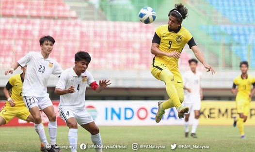 U19 Malaysia (áo vàng) không được đánh giá cao bằng U19 Việt Nam ở trận bán kết Giải U19 Đông Nam Á 2022. Ảnh: FAM