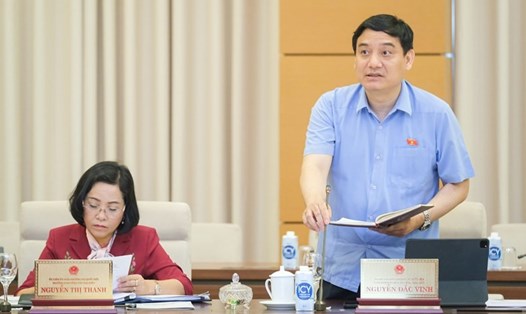 Chủ nhiệm Ủy ban Văn hoá - Giáo dục Nguyễn Đắc Vinh phát biểu ý kiến. Ảnh: QH
