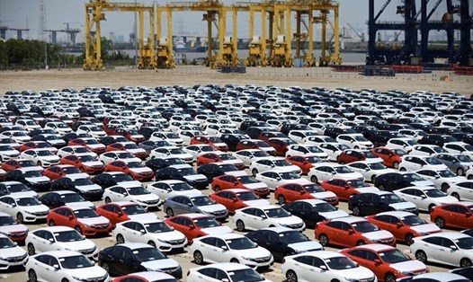 Lượng ôtô nhập khẩu về Việt Nam trong 6 tháng đầu năm 2022 giảm 21,4%. Ảnh minh họa: LĐO.