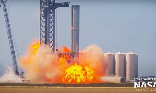 Tên lửa đẩy tàu Starship của Elon Musk phát nổ ngay trên sóng trực tiếp của NASA. Ảnh: NASA