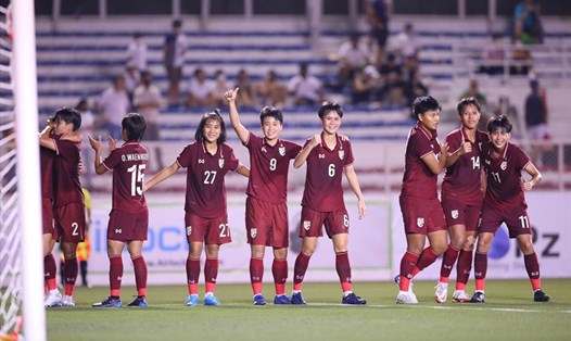 Tuyển nữ Thái Lan vượt qua tuyển nữ Philippines để đứng đầu bảng A AFF Cup nữ 2022. Ảnh: FA Thái