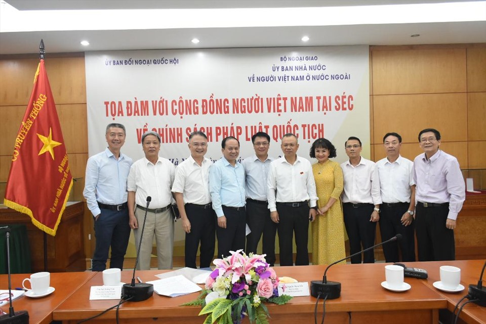 Toạ đàm với cộng đồng người Việt Nam tại Séc ngày 12.7.2022. Ảnh: Khánh Minh