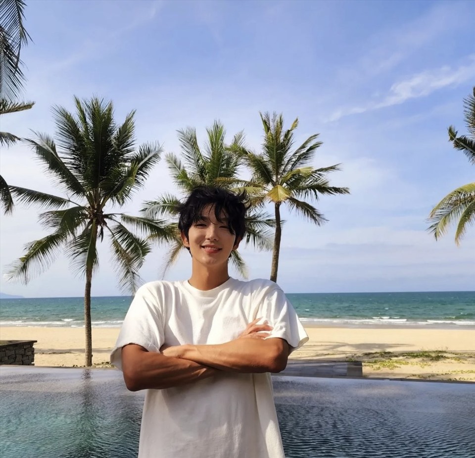 Mỹ nhân đẹp nhất Hàn Quốc' Eugene dạo chơi ở Hội An