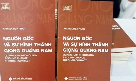 Cuốn sách “Nguồn gốc và sự hình thành giọng Quảng Nam” vừa in 500 cuốn, phát hành đã bán sạch. Ảnh: NT