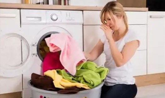 không vệ sinh máy giặt và máy sấy là những sai lầm khiến quần áo của bạn có mùi khó chịu. Ảnh: Step To Health