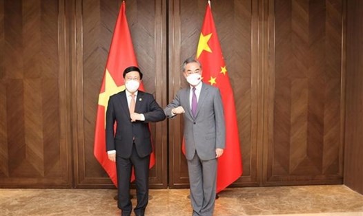 Phó Thủ tướng Thường trực Phạm Bình Minh và Ủy viên Quốc vụ, Bộ trưởng Ngoại giao Trung Quốc Vương Nghị. Ảnh: TTXVN