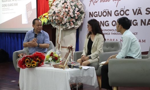 GS.TS Nguyễn Văn Hiệp tại buổi ra mắt sách ở Đà Nẵng. Ảnh: NT