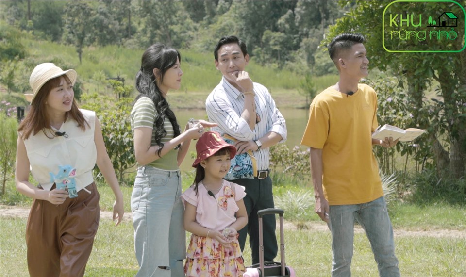 Các bảo mẫu trong "Khu rừng nhỏ" tập 1. Ảnh: NSCC.