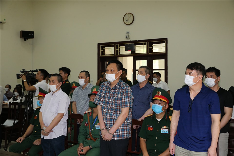 Lãnh đạo nhận hối lộ của trùm buôn lậu: Tôi đứng đây tủi nhục, đau xót lắm