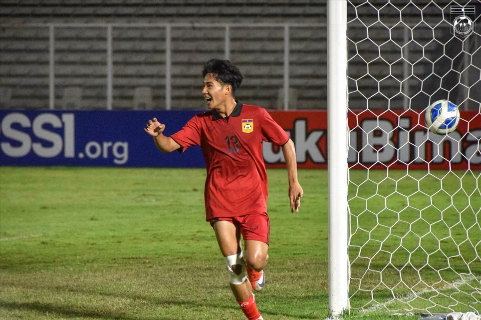U19 Lào hạ gục U19 Thái Lan 2-0 để vào chung kết U19 Đông Nam Á