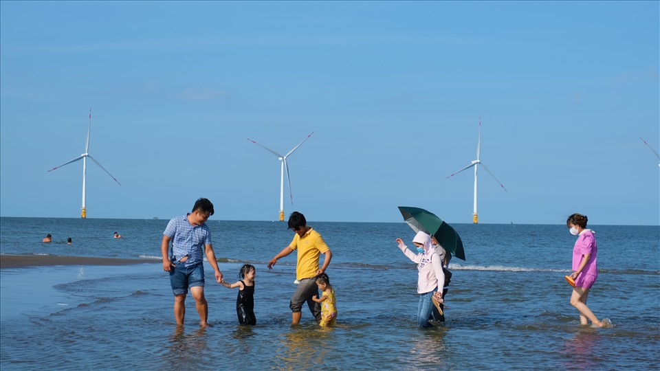 Ba Động mộc mạc, cánh đồng điện gió nên thơ hứa hẹn sẽ mang lại dấu ấn sâu đậm trong lòng du khách.