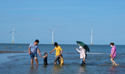 Ba Động mộc mạc, cánh đồng điện gió nên thơ hứa hẹn sẽ mang lại dấu ấn sâu đậm trong lòng du khách.