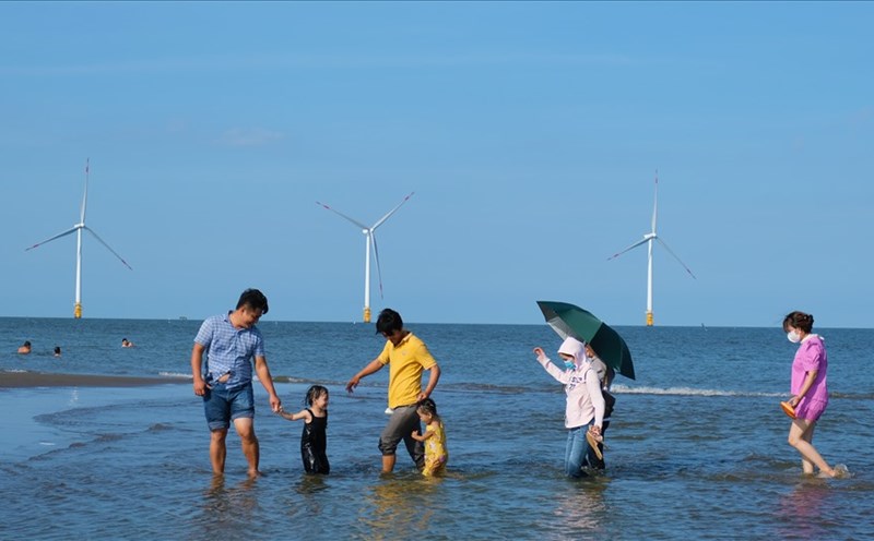 Ba Động mộc mạc, cánh đồng điện gió nên thơ hứa hẹn sẽ mang lại dấu ấn sâu đậm trong lòng du khách.