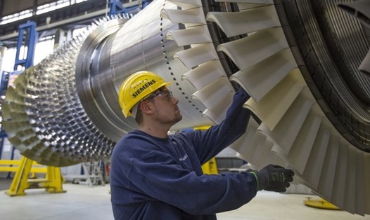 Sản xuất tuabin khí tại Siemens ở Berlin, Đức. Ảnh: AFP