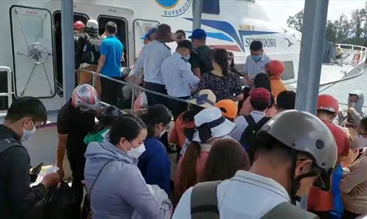 Toàn bộ các phương tiện vận tải hành khách từ đất liền ra các đảo và ngược lại trong tỉnh Kiên Giang đều hoạt động trở lại. Ảnh: N.A