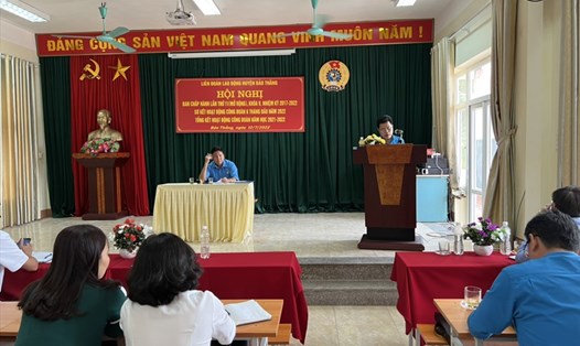 Phó chủ tịch LĐLĐ tỉnh Lào Cai Đỗ Lê Tín phát biểu chỉ đạo hội nghị.